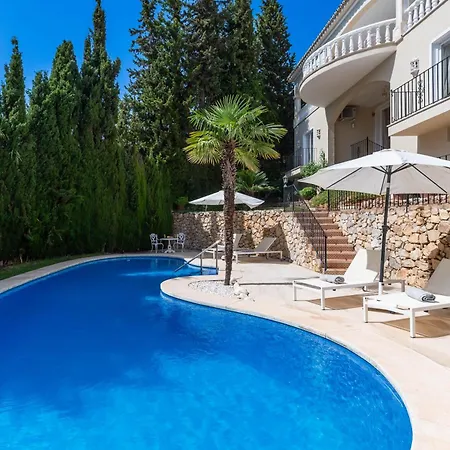 4 Bdrm Andalusian W Cinema & Sea Views Apartment