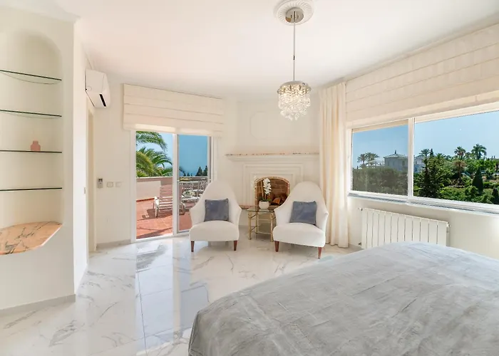 4 Bdrm Andalusian W Cinema & Sea Views Appartement